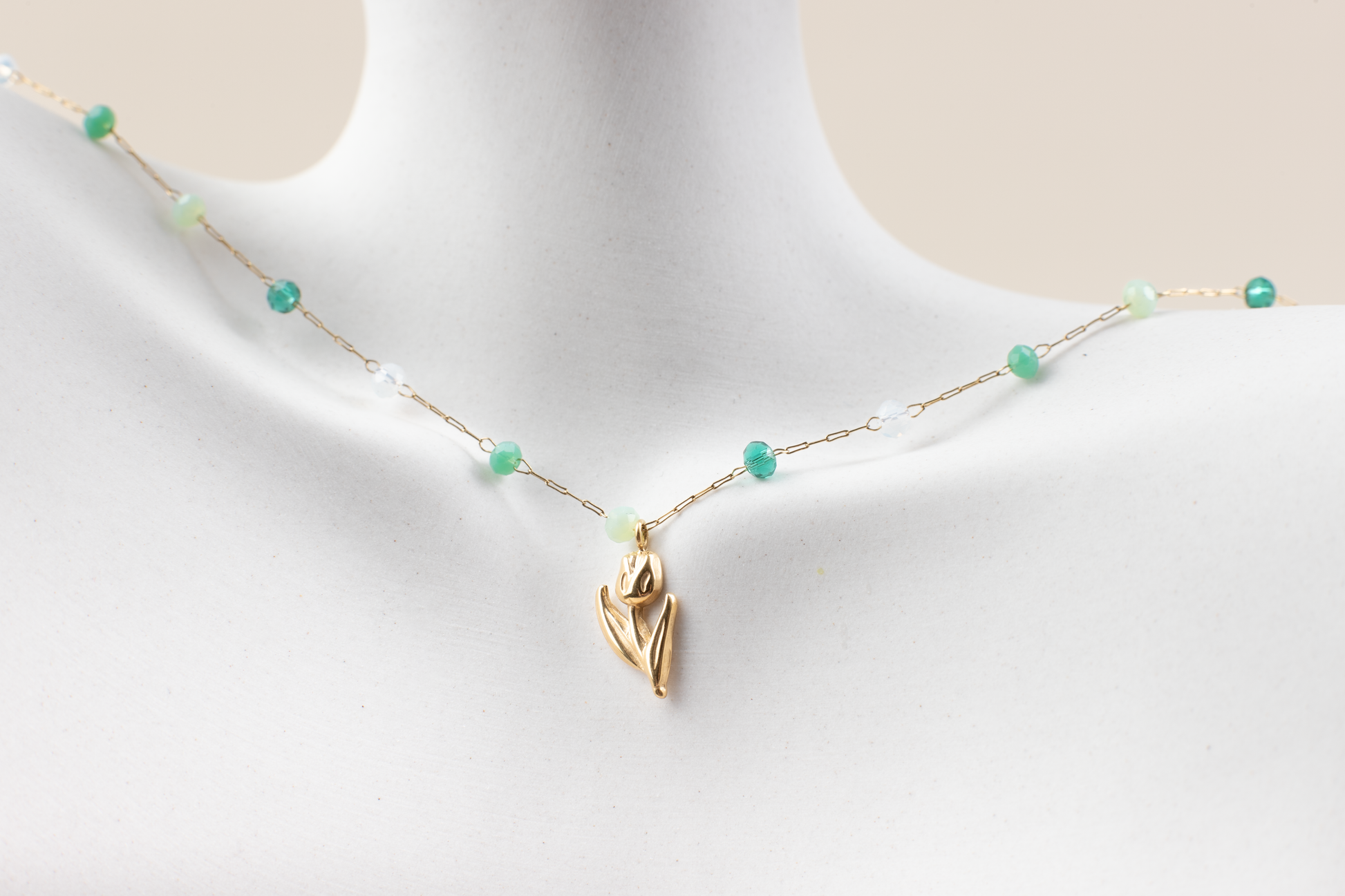 Stylish Commuter's Choice: Green and Gold Crystal Necklace for Women