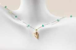 Stylish Commuter's Choice: Green and Gold Crystal Necklace for Women