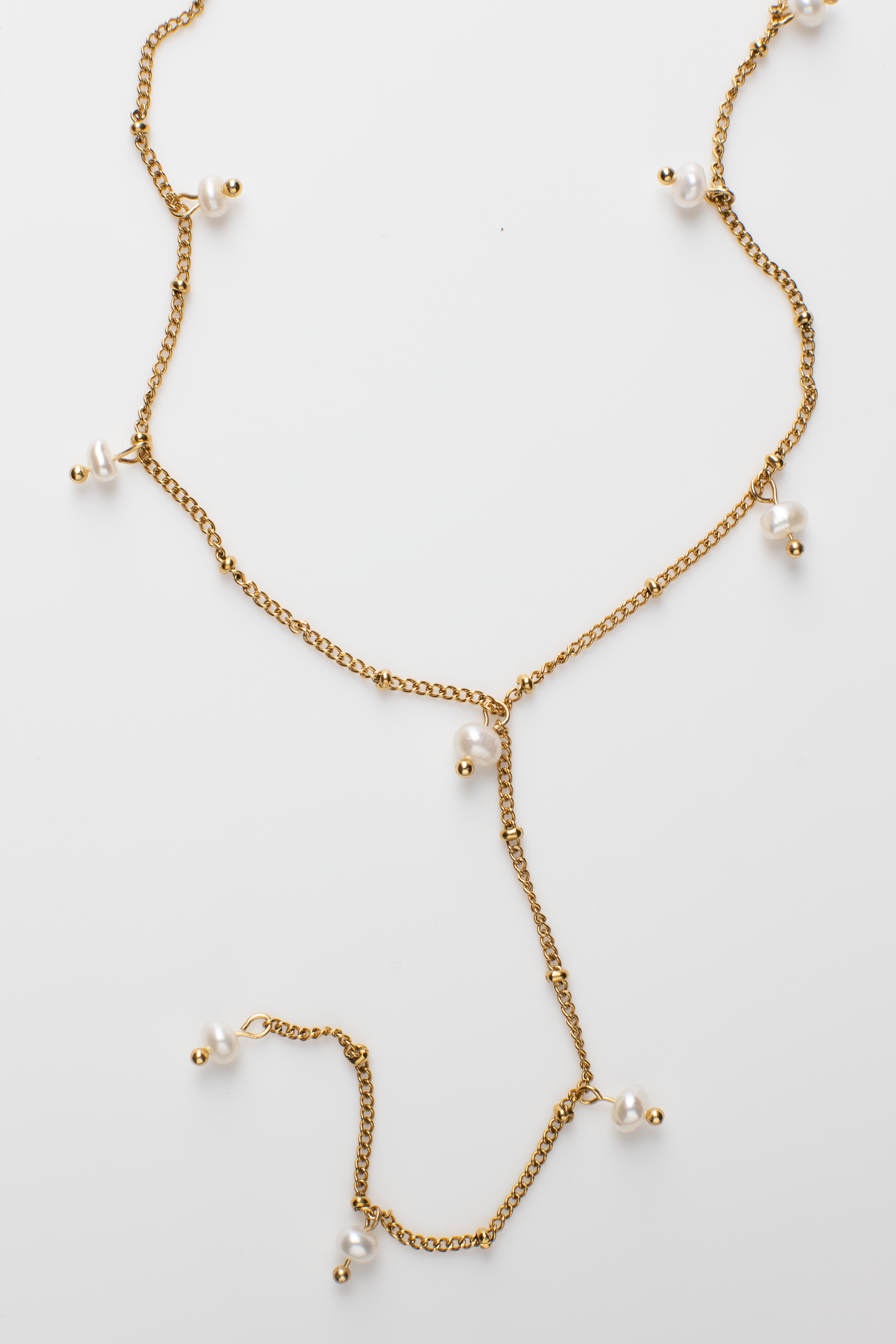 Elegant Simplicity Fashionable Necklace in Gold with Freshwater Pearls