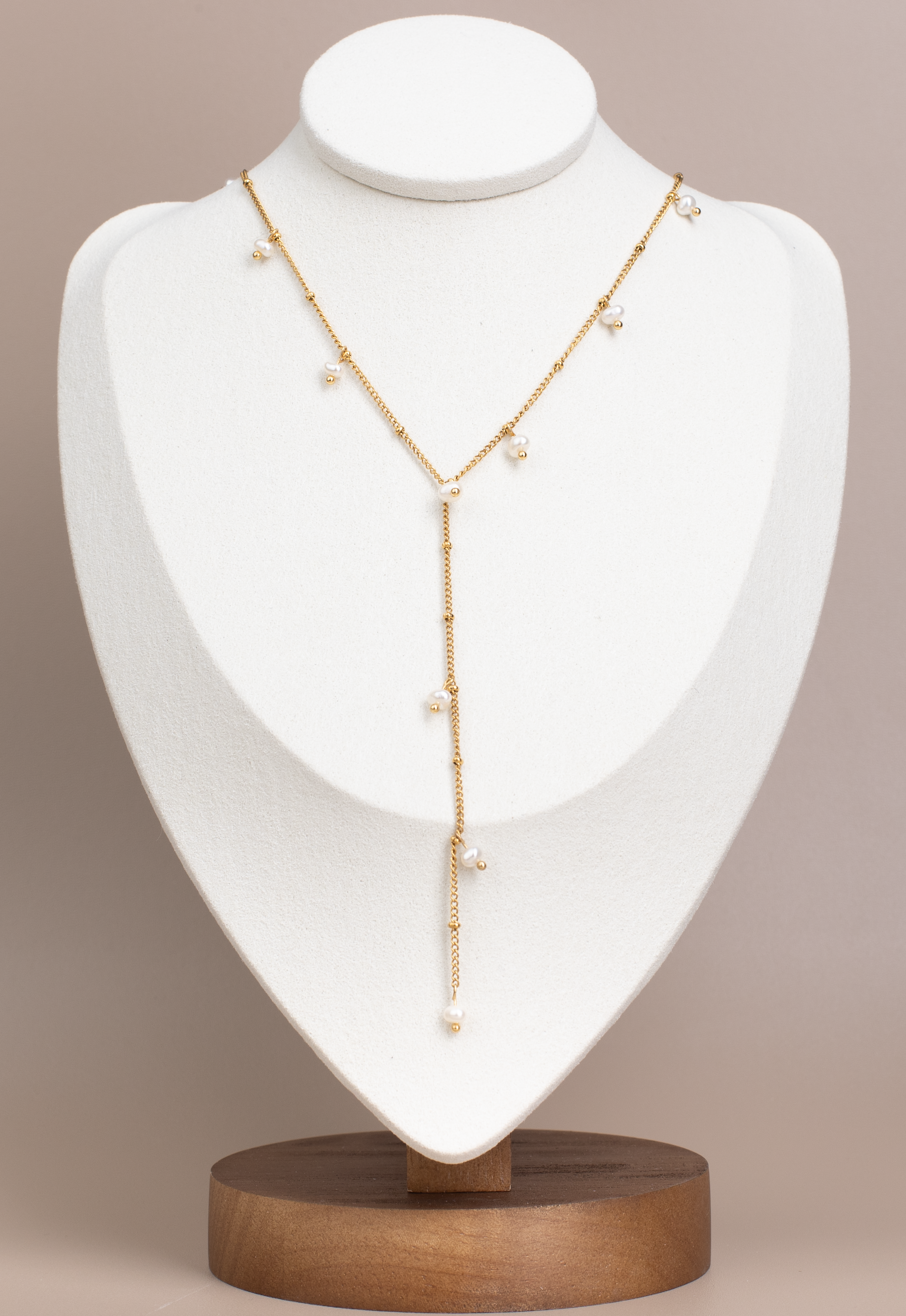 Elegant Simplicity Fashionable Necklace in Gold with Freshwater Pearls