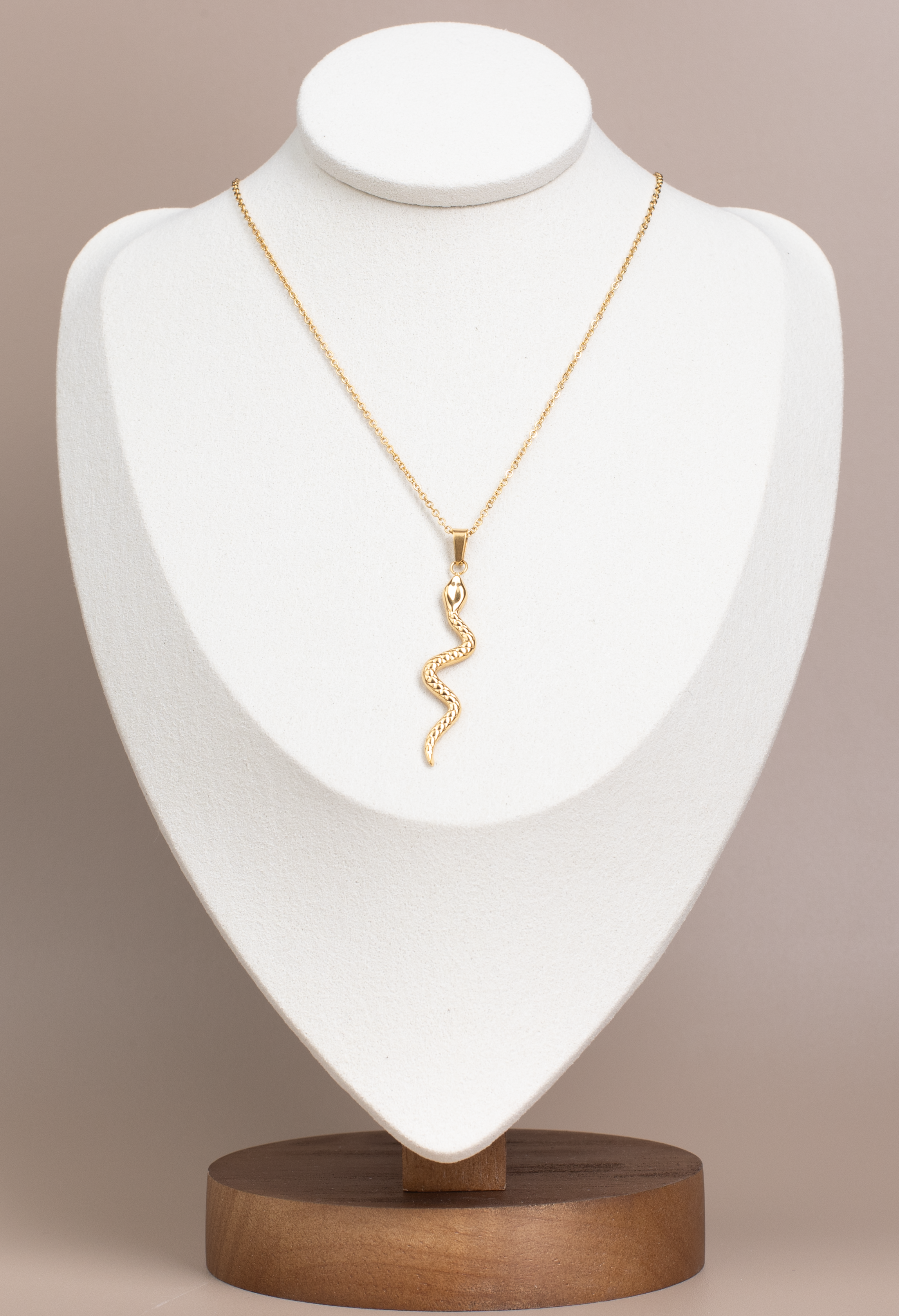 Radiant Serpentine Necklace: Vivid, Graceful Lines in Shiny Gold