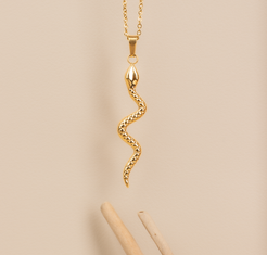 Radiant Serpentine Necklace: Vivid, Graceful Lines in Shiny Gold