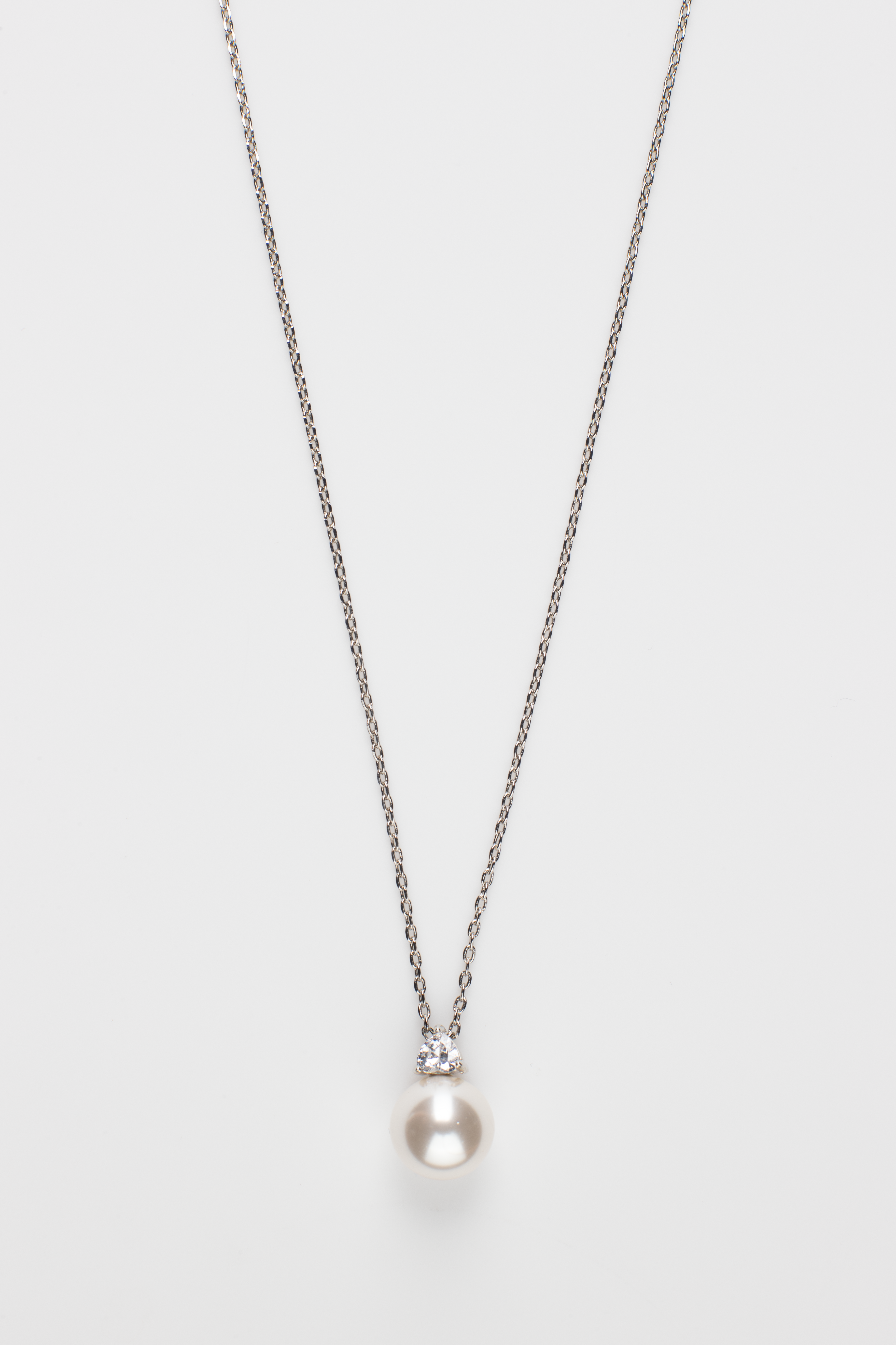 Pearl Pendant Necklace with White Pearls and Sparkling Gem