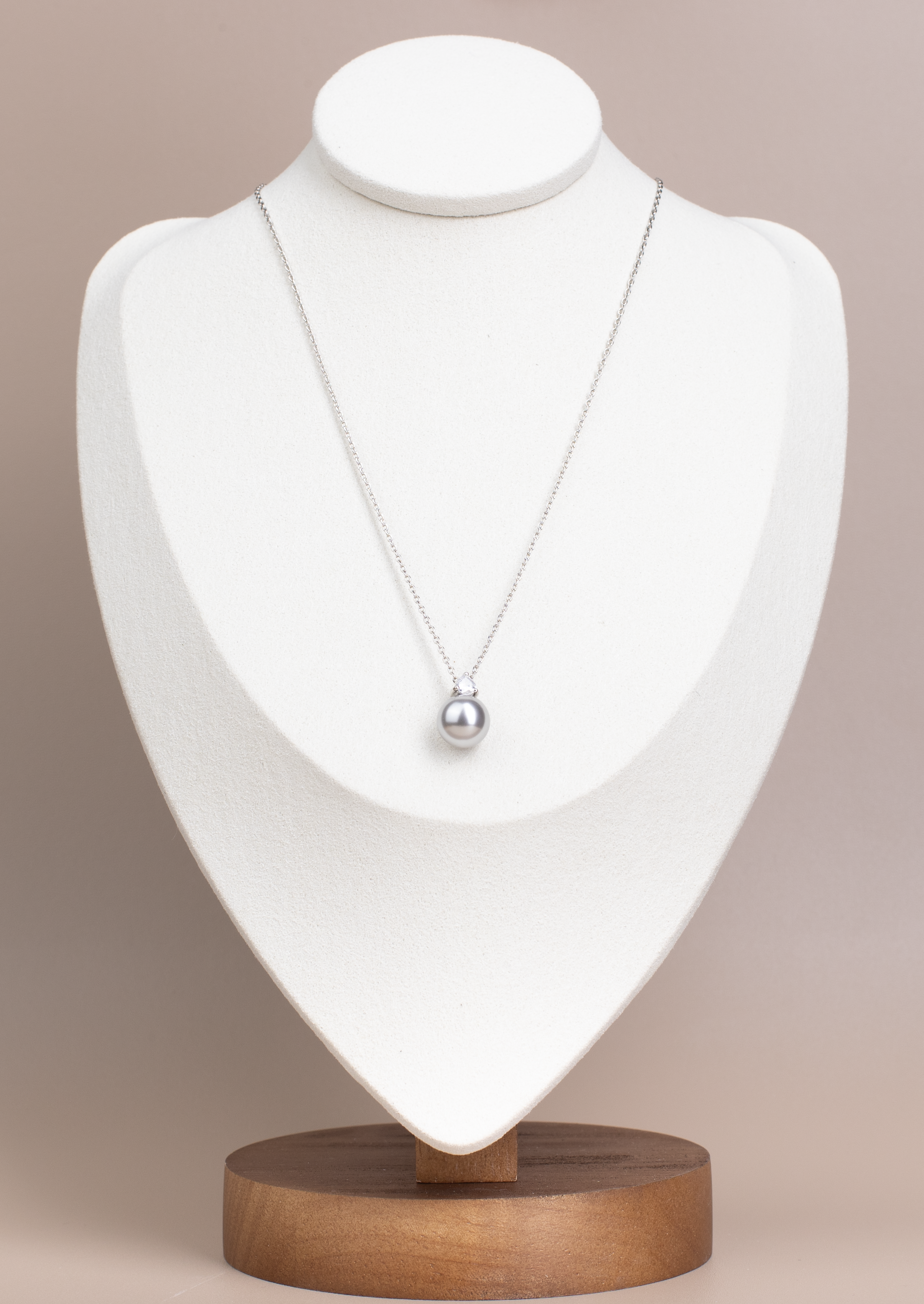 Pearl Pendant Necklace with Gray Pearls and Sparkling Gem