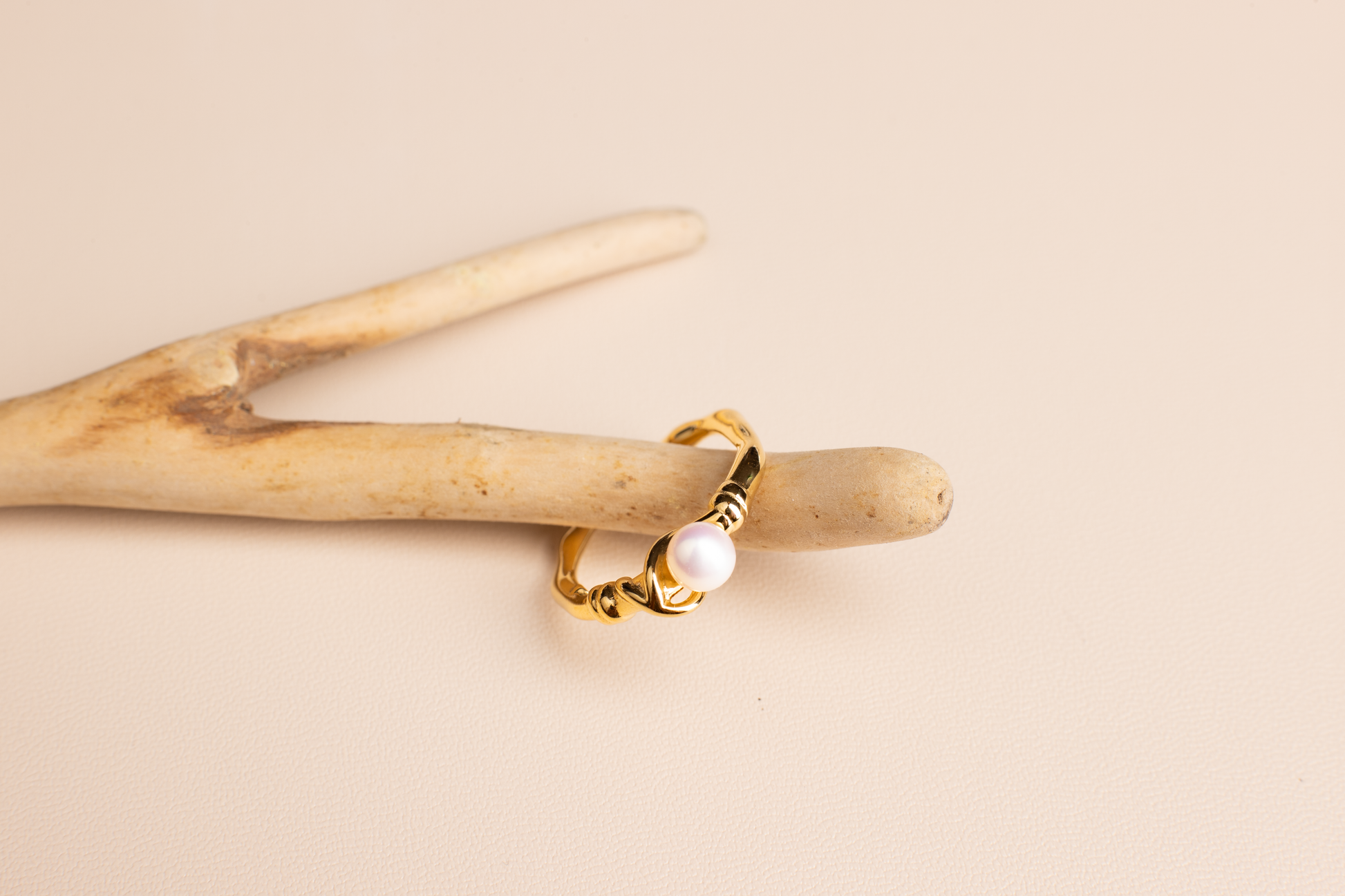 Adjustable Ring with Bamboo-like Design and White Pearls for Women