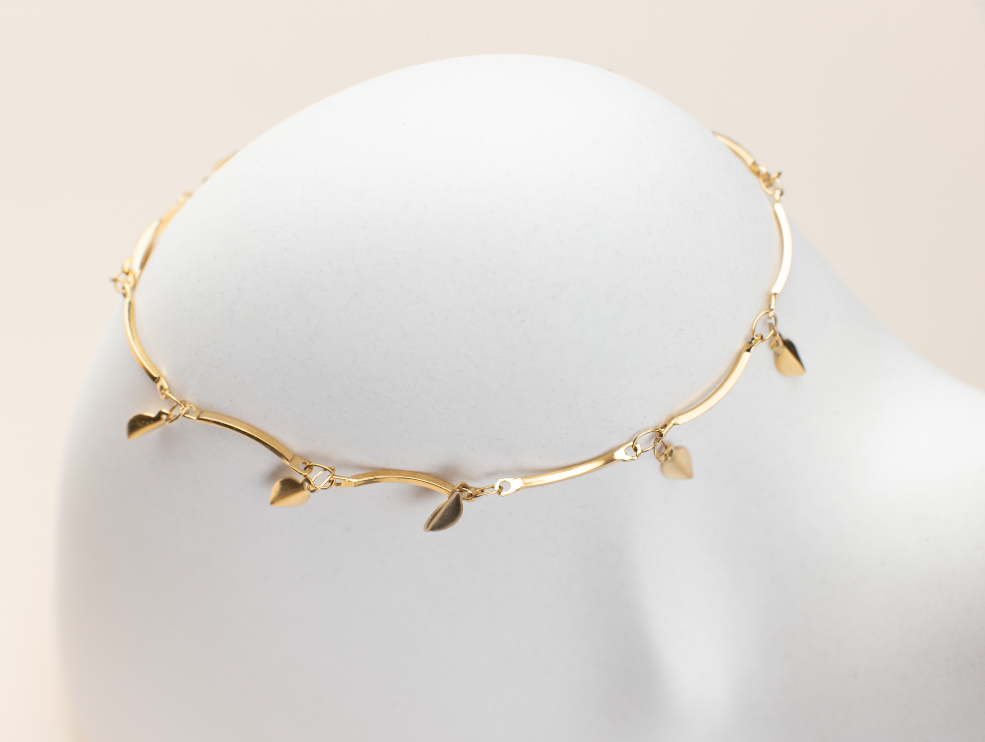 Our anklet features intricately crafted leaf charms, plated with titanium steel and 18K gold for durability and elegance. Its lightweight and simple design make it perfect for casual occasions, offering a cheerful and delicate accessory option, ideal for gifting.