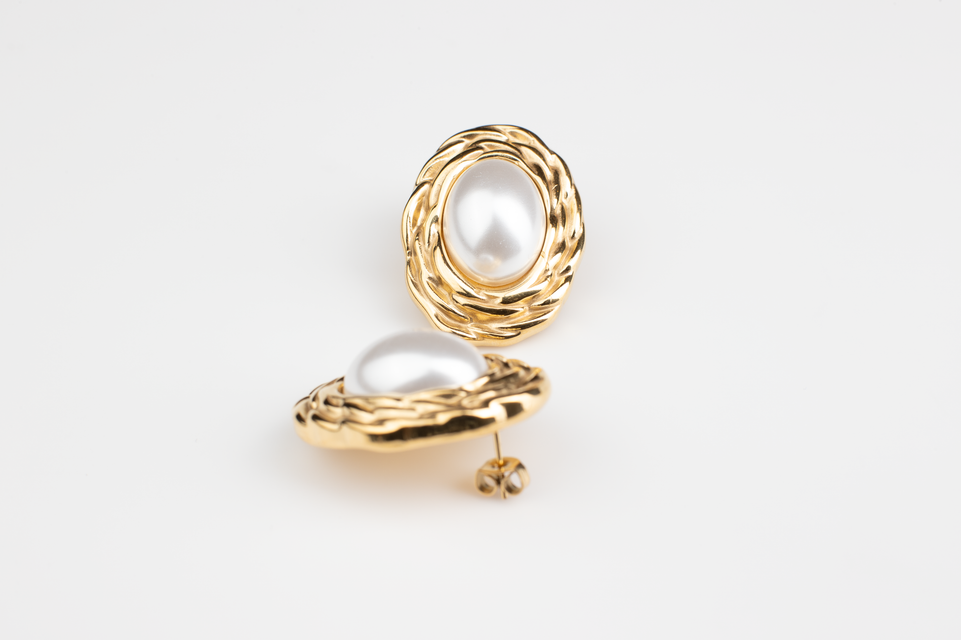 Discover timeless elegance with our classic pearl earrings. Featuring white pearls framed by delicate gold accents, these earrings exude sophistication and grace. Perfect for formal occasions, professional settings, or evening events, they effortlessly complement any attire, adding a touch of maturity and refinement. Ideal for women seeking refined accessories or as a thoughtful gift for someone special.