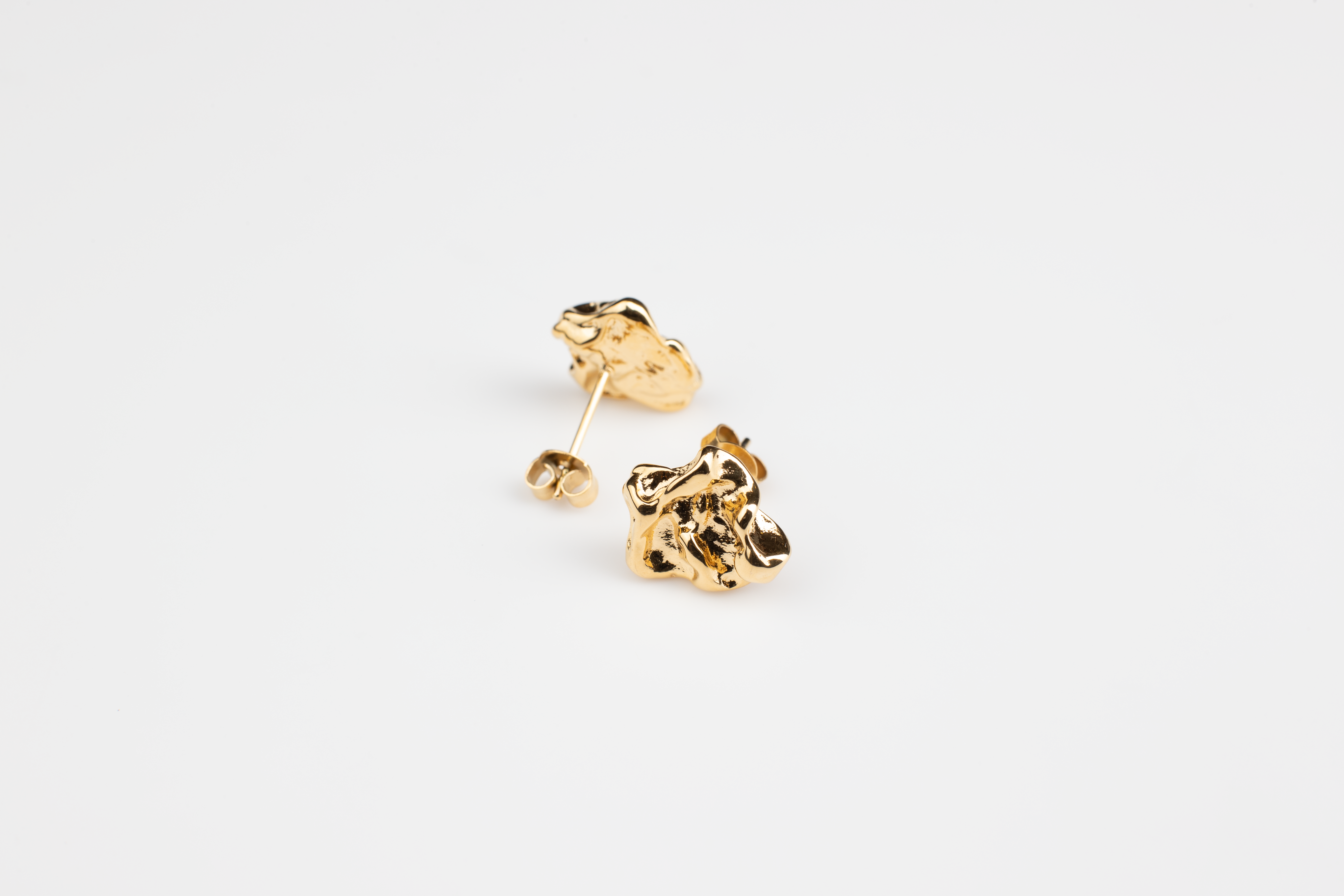 Introducing our latest addition - the minimalist style ear studs, available in both gold and silver tones. These earrings boast a pleated design, blending simplicity with sophistication. With the option for ear clips, they cater to diverse preferences and are suitable for anyone looking to express their unique personality. Crafted with precision from titanium steel with 18K gold plating, these studs are not only versatile for everyday wear but also make for a thoughtful and stylish gift choice.