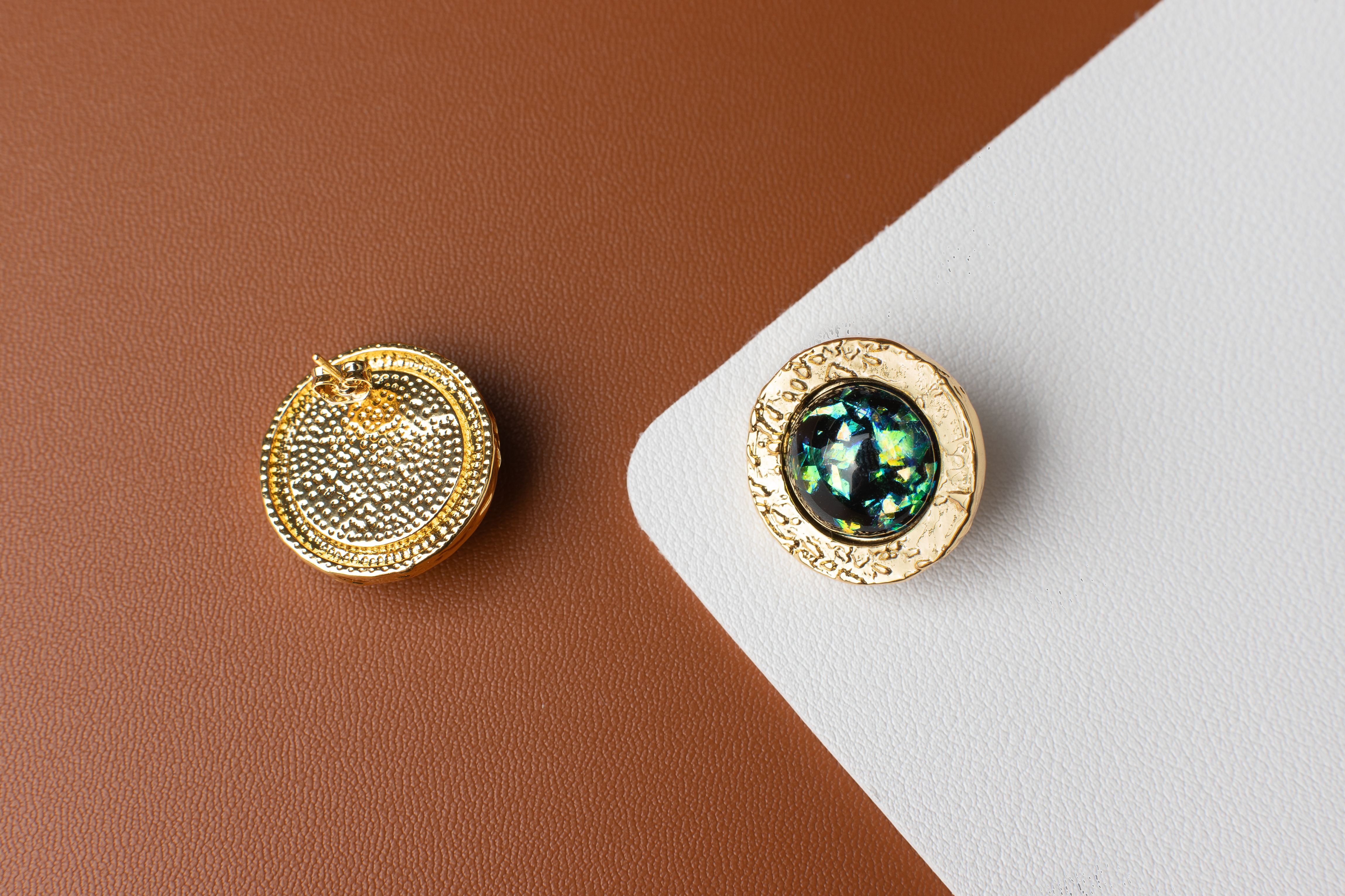 Exuding timeless charm, these circular earrings feature radiant green gemstones set in gold. Their classic design, complemented by the captivating texture, makes them an eye-catching accessory suitable for various occasions. Available with ear clips, they make a perfect gift choice for women."